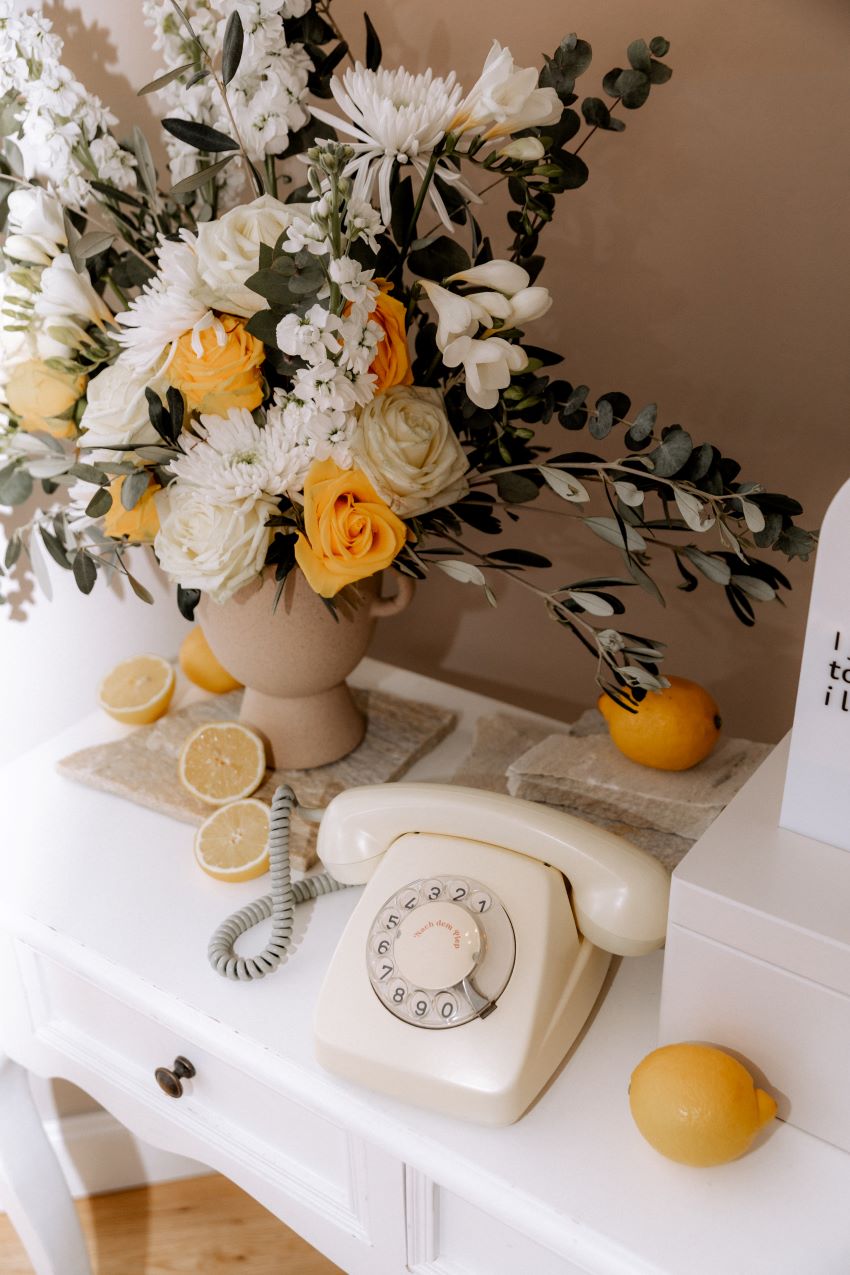 Tischdeko mit Zitronen für die Hochzeit.